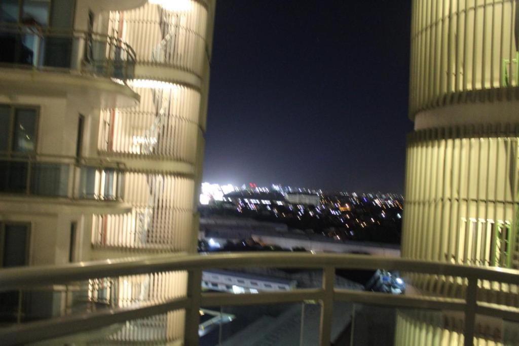 Azure Urban Resort A3 Near Airport Mall With Balcony Wavepool مانيلا المظهر الخارجي الصورة