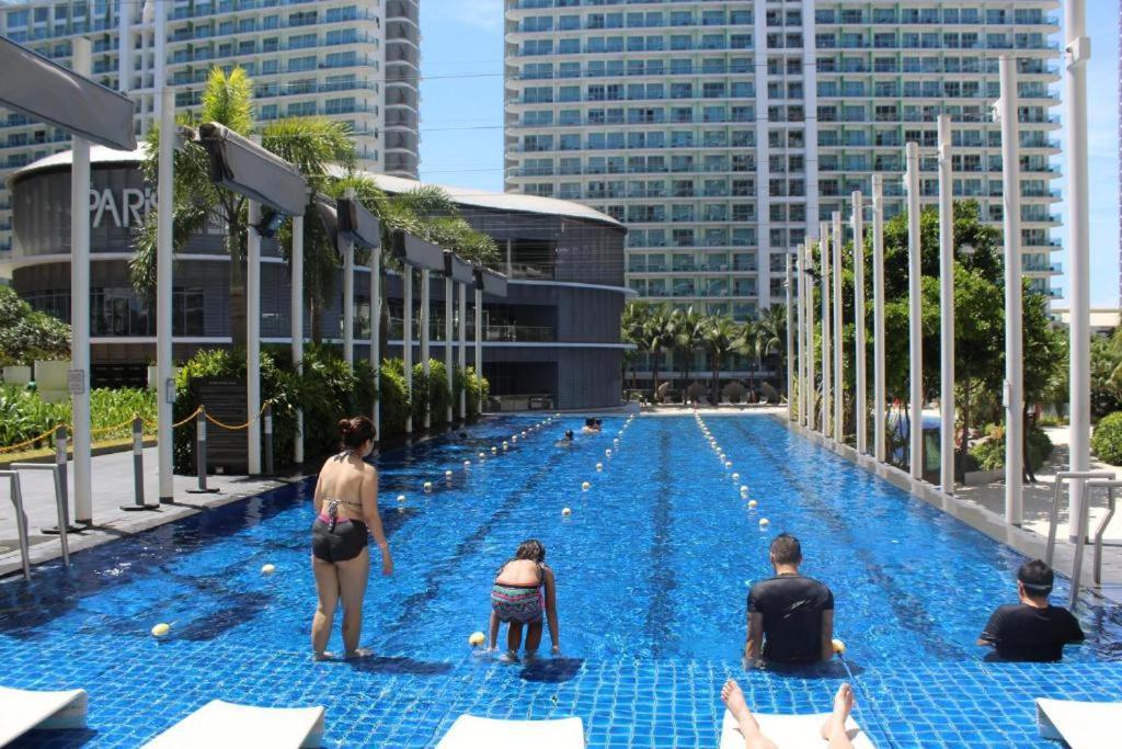 Azure Urban Resort A3 Near Airport Mall With Balcony Wavepool مانيلا المظهر الخارجي الصورة