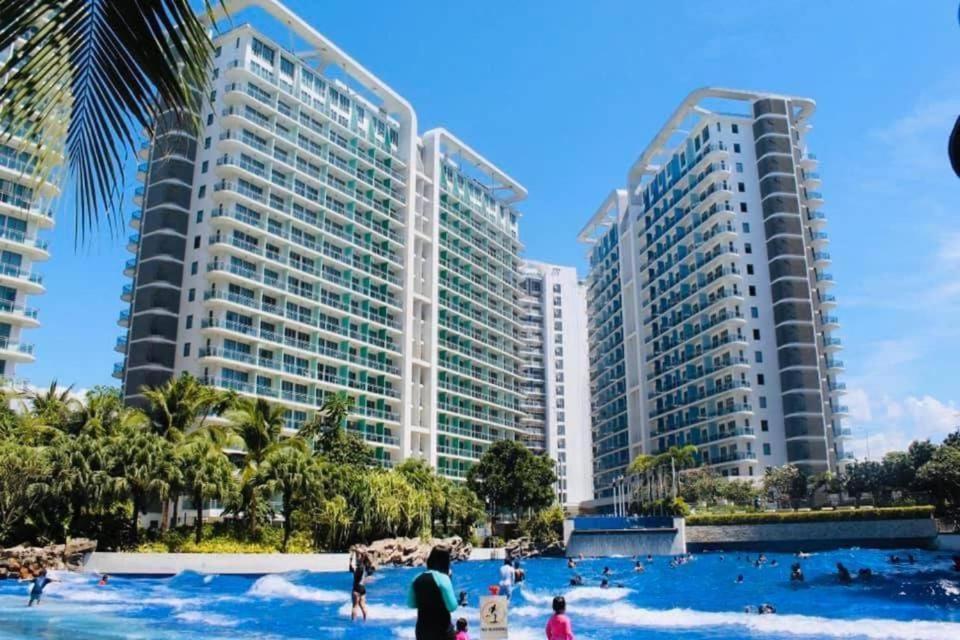 Azure Urban Resort A3 Near Airport Mall With Balcony Wavepool مانيلا المظهر الخارجي الصورة